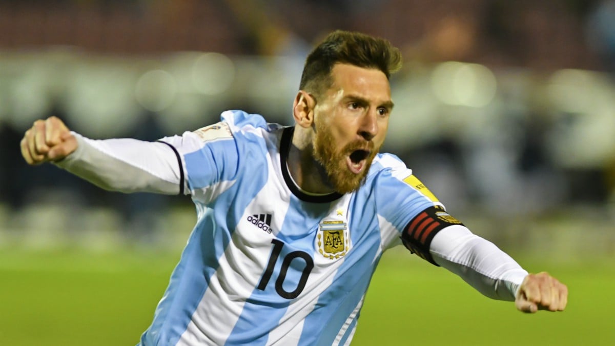 Messi celebra uno de sus goles a Ecuador. (AFP)