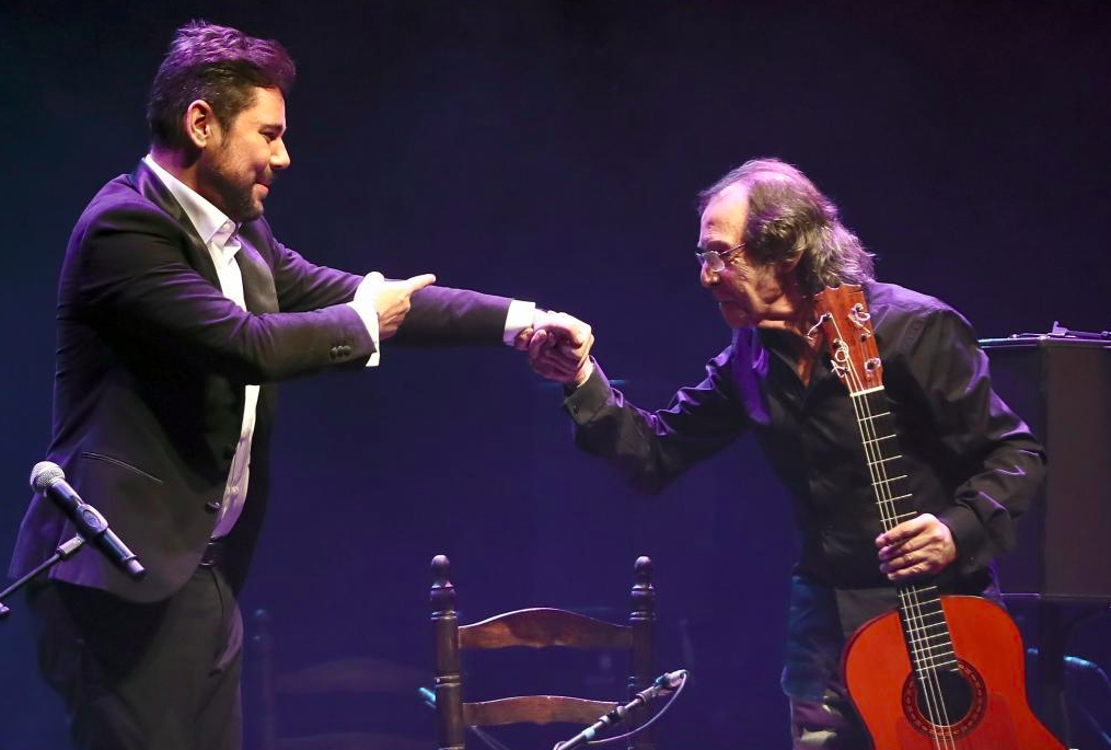 Miguel Poveda y Pepe Habichuela el viernes en el Circo Price.  (Foto. Getty)