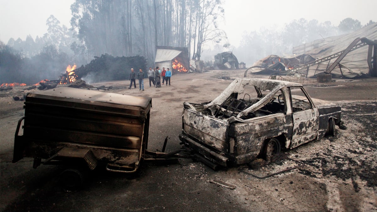 Efectos de los incendios en Galicia en As Neves, Pontevedra. (Foto: EFE)