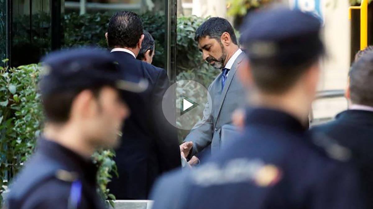 Josep Lluís Trapero a su llegada a la Audiencia Nacional. (Foto: EFE)Josep Lluís Trapero a su llegada a la Audiencia Nacional. (Foto: EFE)vJosep Lluís Trapero a su llegada a la Audiencia Nacional. (Foto: EFE)