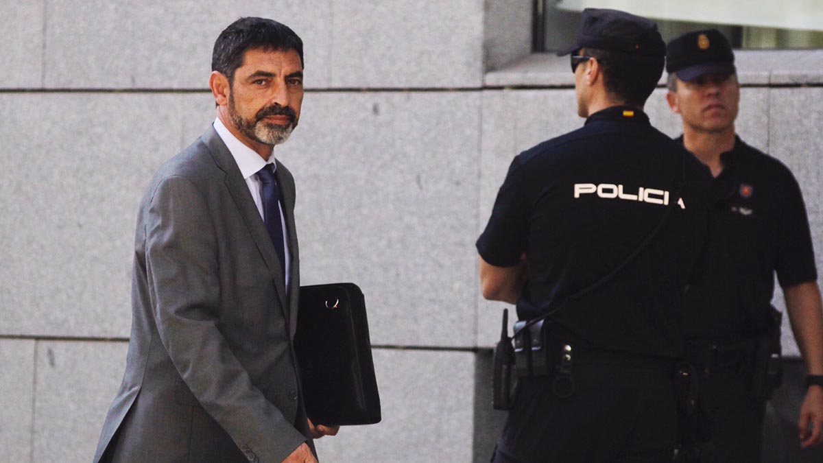 Josep Lluís Trapero a la salida de la Audiencia Nacional. (Foto: Francisco Toledo)