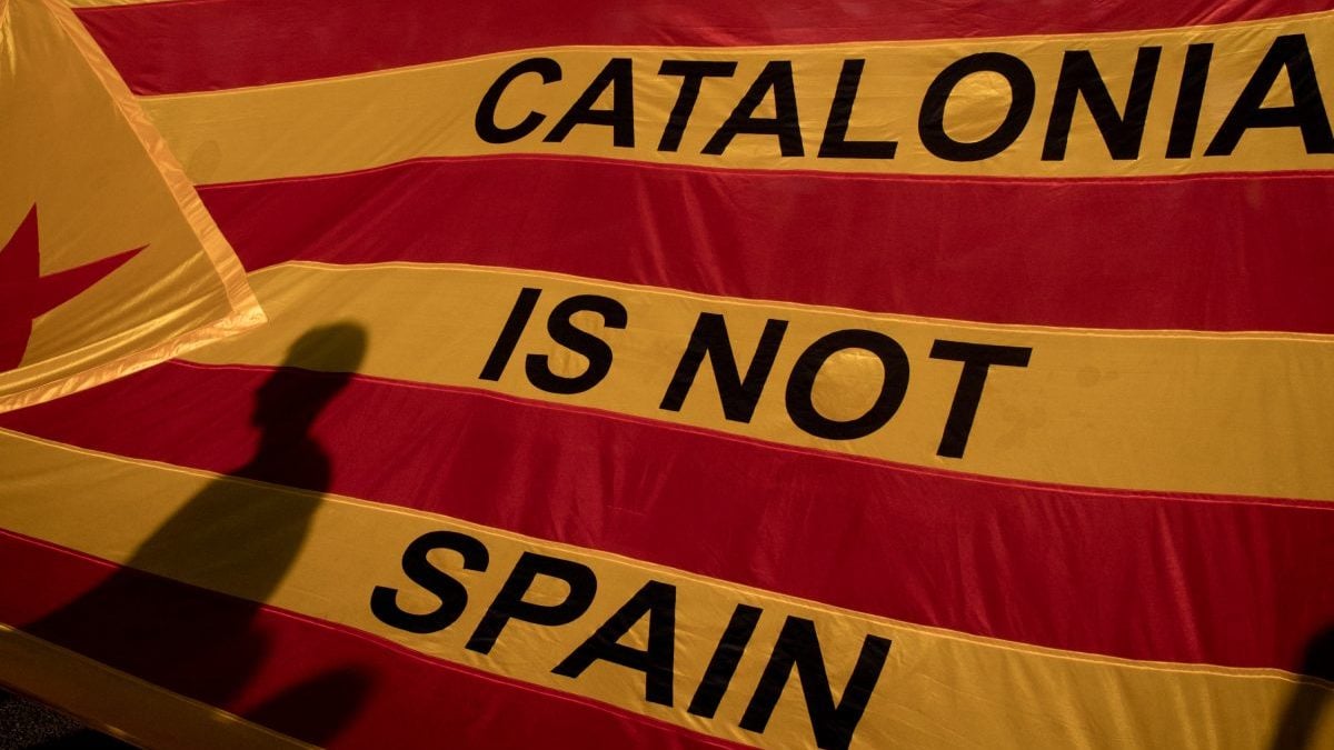 Bandera el día de la consulta ilegal de 1-O (Foto. Getty)