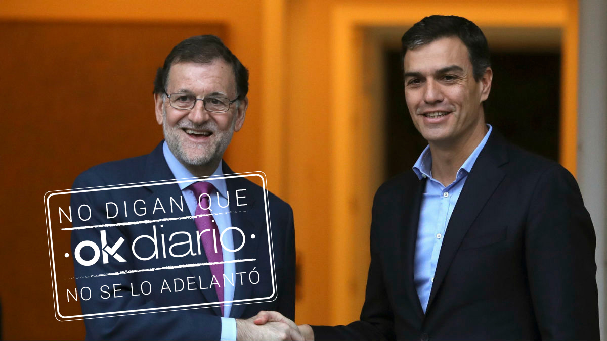 Mariano Rajoy y Pedro Sánchez en el Palacio de la Moncloa. (Foto: EFE)