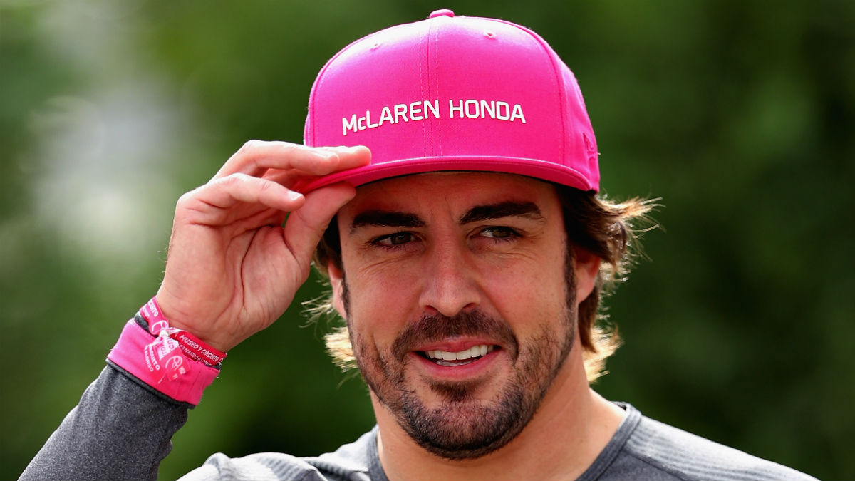 Fernando Alonso dice alegrarse del más que hipotético título de Lewis Hamilton, pues considera que el empate entre el británico y Vettel a cuatro entorchados es «lógico».