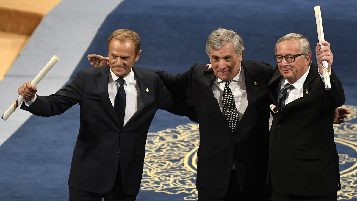 Tusk, Tajani y Juncker, presidentes de las instituciones europeas, agradecen el Princesa de Asturias de la Concordia. (AFP)