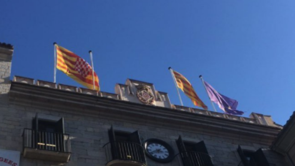 Ayuntamiento de Gerona sin la bandera de España