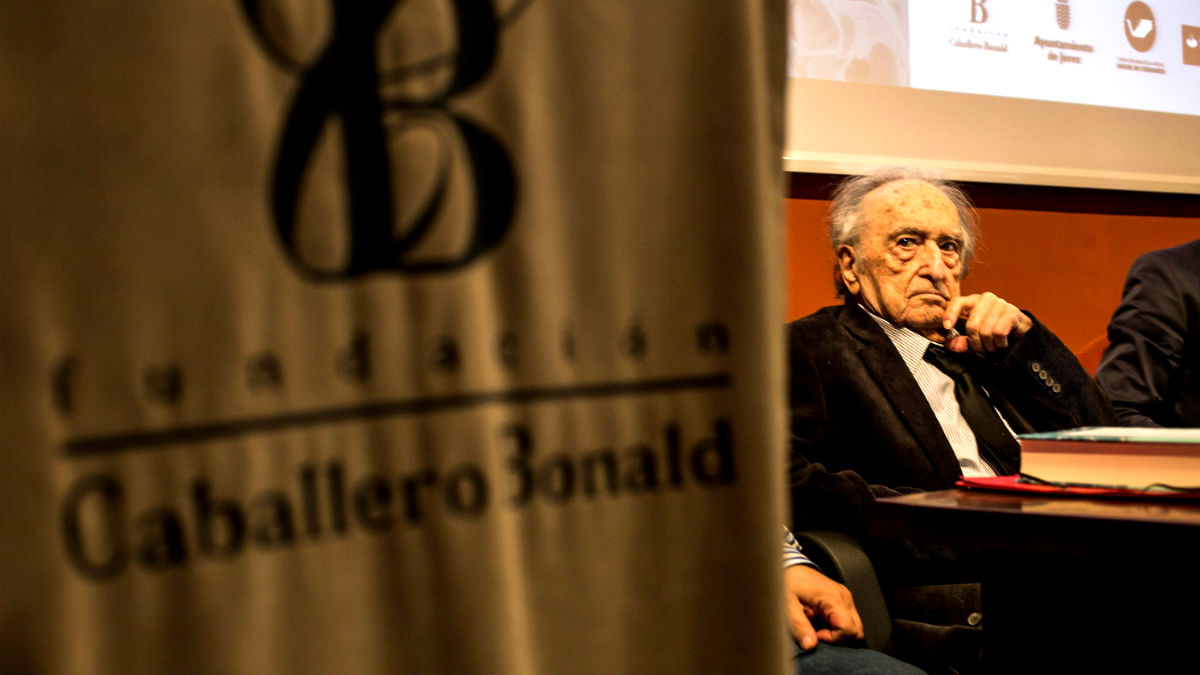 Rafael Sánchez Ferlosio tras recibir el premio (Foto: Efe).