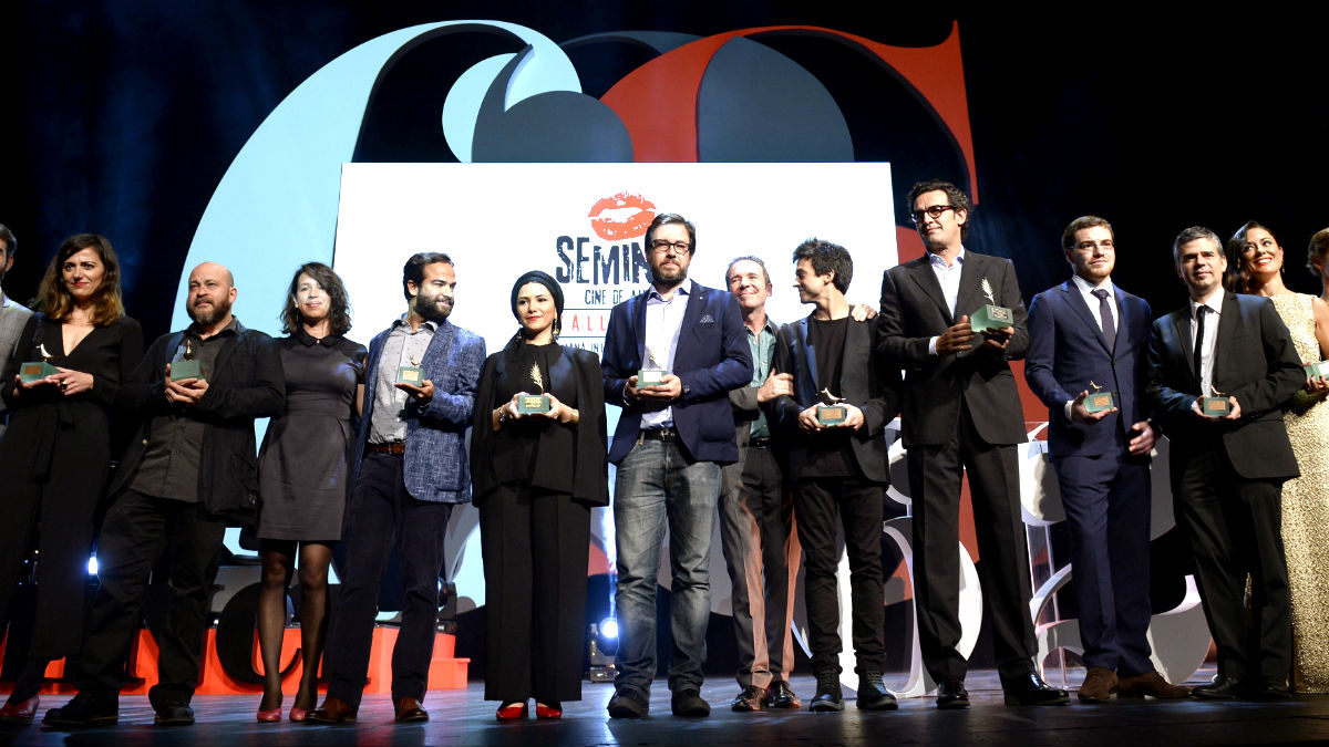 Foto de familia de todos los premiados en la Seminci (Foto: Efe).