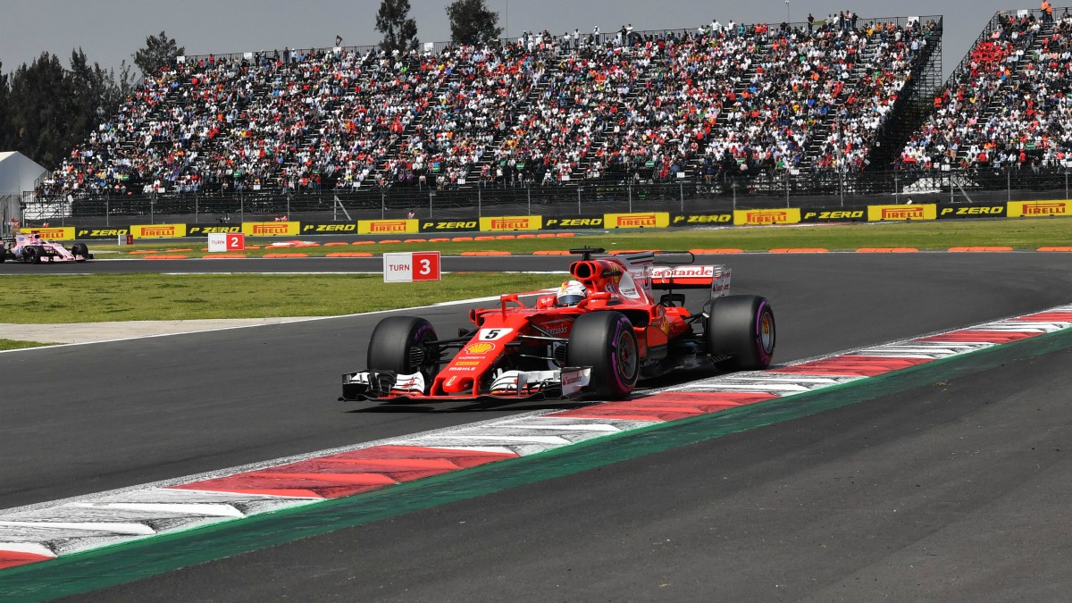 Vettel rueda sobre el trazado mexicano. (AFP)