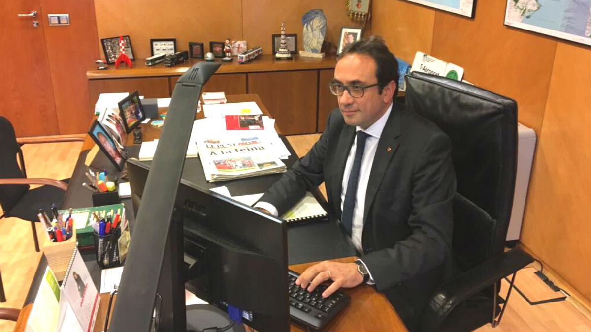 El ex conseller de Territorio y Sostenibilidad, Josep Rull, en su despacho
