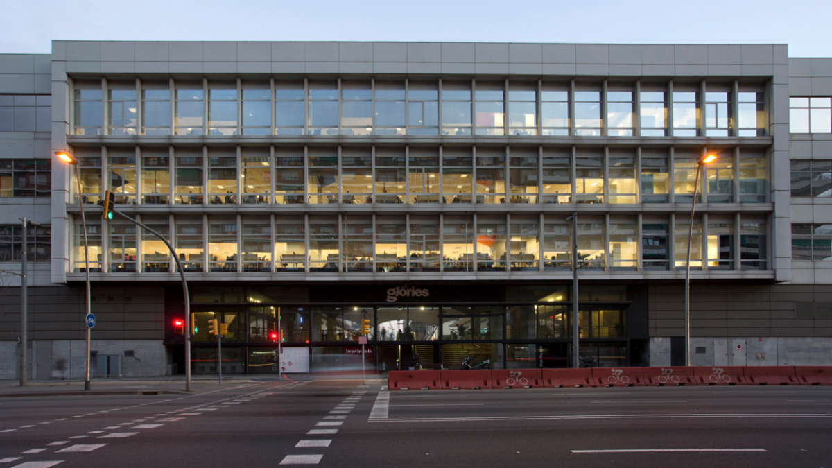 Edificio de oficinas ubicado en la Plaza Les Glòries, Barcelona. (Foto:Hispania)