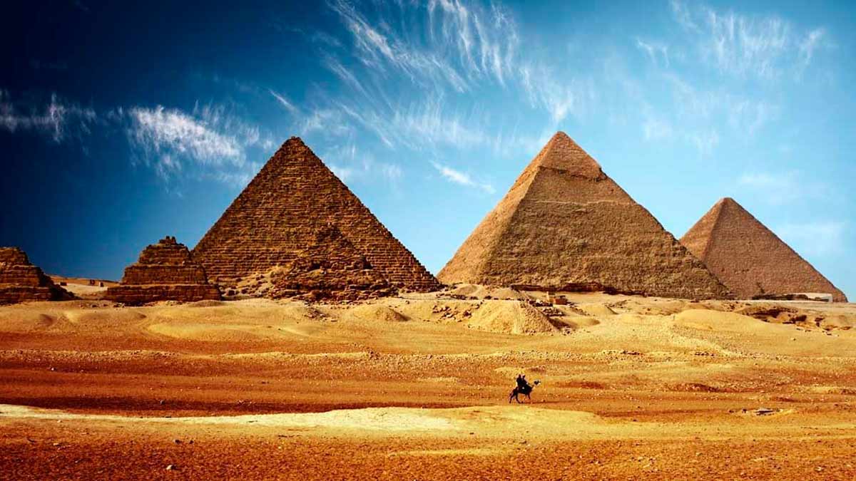 Un hallazgo que desconcierta a los expertos: las Pirámides de Giza podrían haberse levantado con un método totalmente distinto al que creíamos