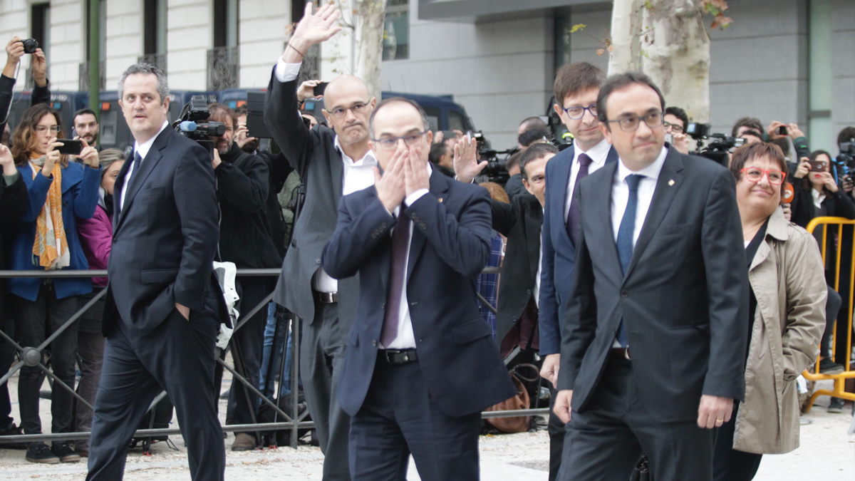 Raül Romeva, Jordi Turull y Josep Rull, a su llegada a los juzgados. (Foto: Francisco Toledo)