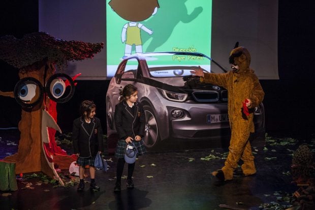 La pesentación de la obra sobre sostenibilidad y conducción ecológica de Blanca Marsillach en colaboración con BMW. Foto: Mateo Liébana