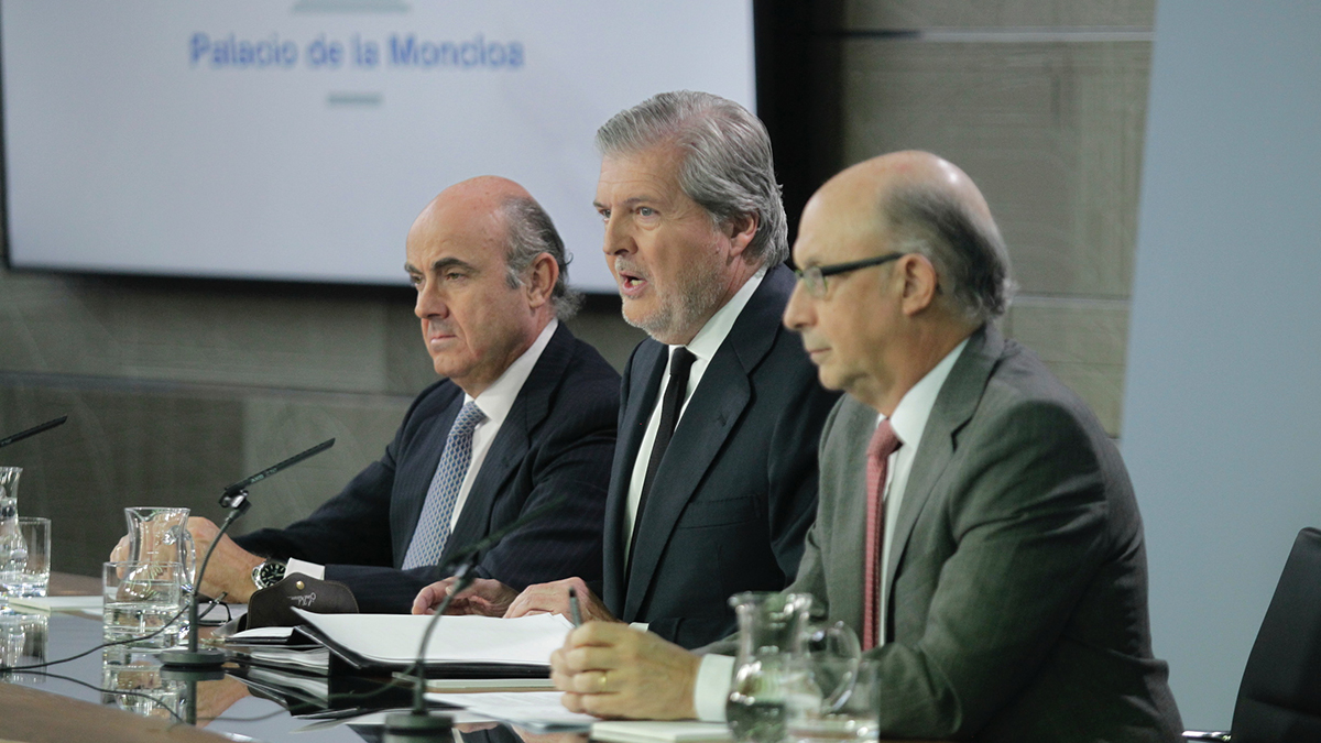 Luis de Guindos, íñigo Méndez de Vigo y Cristobal Montoro en el Consejo De Ministros. (FOTO: FRANCISCO TOLEDO)