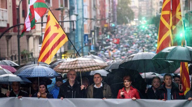 Los proetarras vascos presionan en las calles al PNV a formar un bloque contra la «involución» del Estado