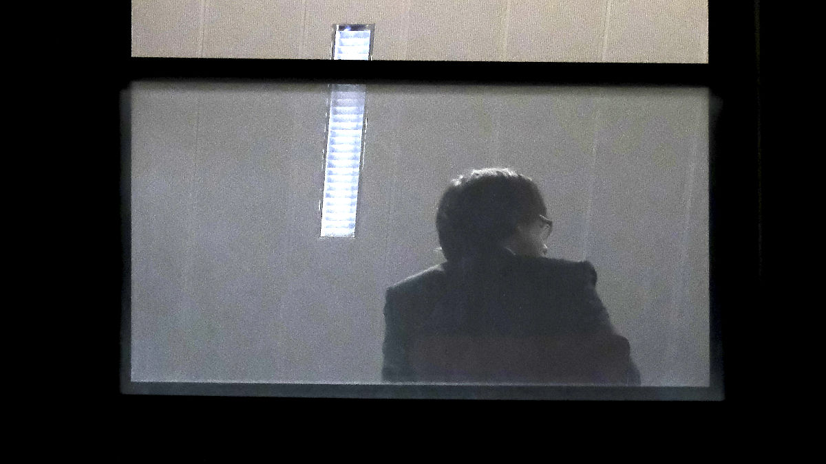 Puigdemont en el edificio de la Fiscalía donde permanece retenido (Foto: AFP).