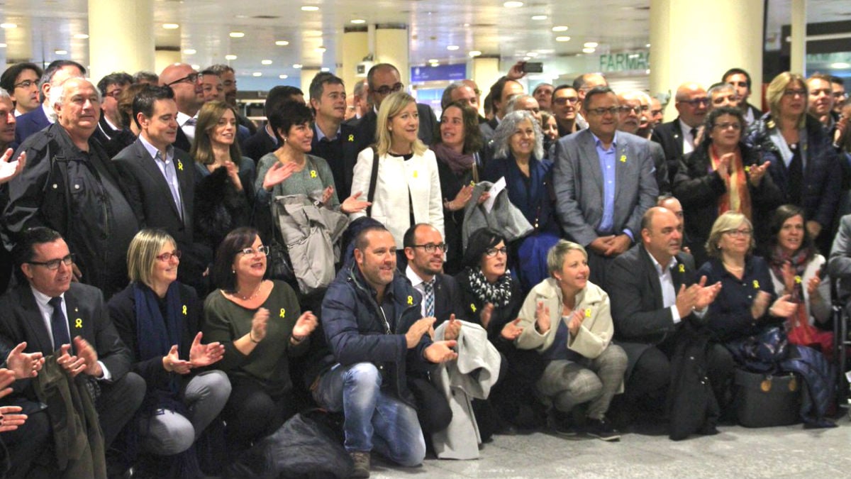 Los alcaldes separatistas, este martes, antes de viajar a Bruselas.