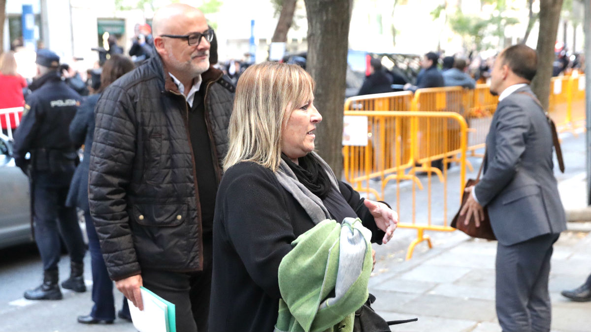 Lluís Corominas y Ramona Barrufet a su llegada al Tribunal Supremo (Foto: Efe).