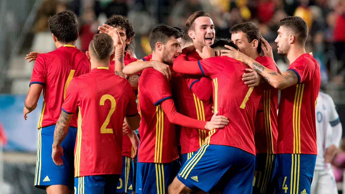 La sub-21 celebra el gol de Fabián ante Islandia. (EFE)