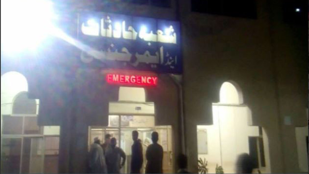 Atención médica tras el accidente en Pakistán.