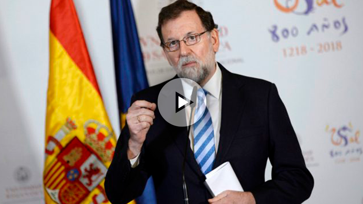 Mariano Rajoy atiende a los medios en Salamanca. (EFE)