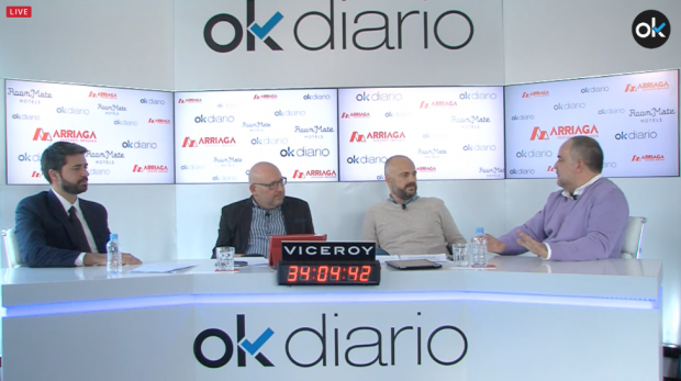 Francisco García y Pedro Sevilla, de Arriaga Asociados, en el plató de los '35 horas de entrevistas' de OKDIARIO