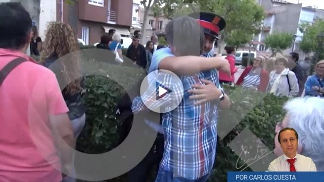 Así se abrazaban y besaban los mossos con los golpistas el 1-O: las pruebas de la Audiencia Nacional ?>