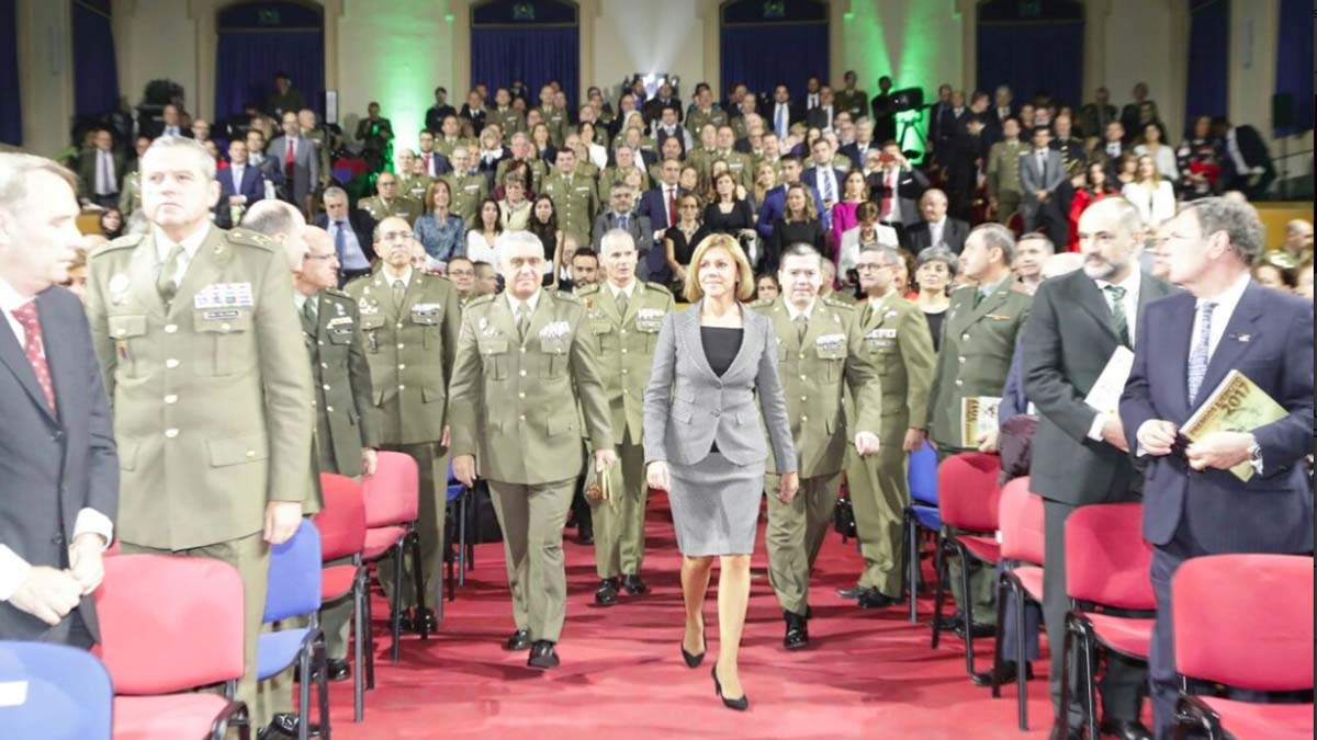 La ministra de Defensa, María Dolores de Cospedal, durante la entrega de los Premios Ejército 2017.