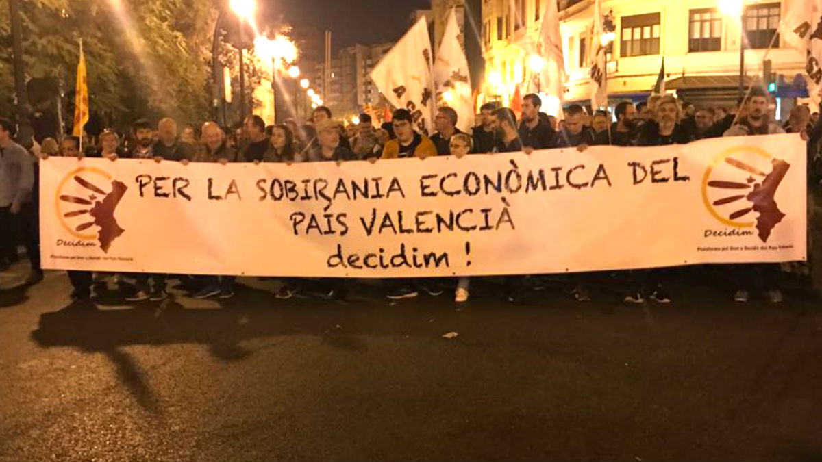 PSOE Y C’s participan en Valencia en una manifestación con lemas independentistas