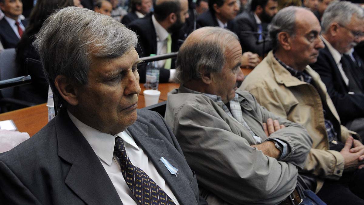 Los represores argentinos escuchando el veredicto. Foto: AFP