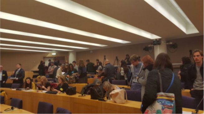 Estudiantes ‘de relleno’ en un acto organizado por los independentistas en el Parlamento Europeo