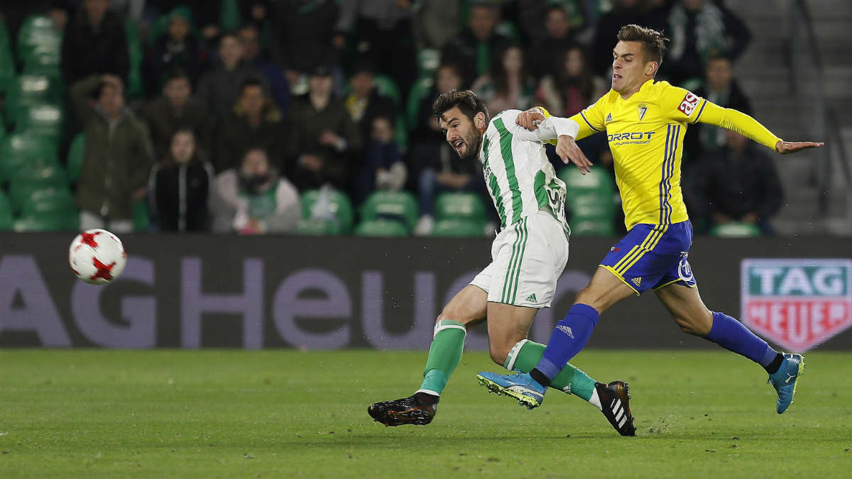 El Cádiz ganó 3-5 en el Benito Villamarín. (EFE)