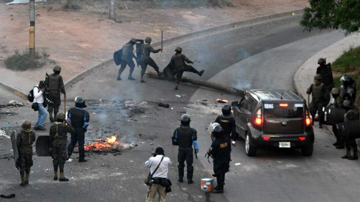 Las protestas callejeras poselectorales en Honduras han provocado que se decrete el Estado de Sitio tras cobrarse la vida de 5 personas. Foto: AFP