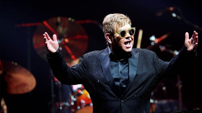 Elton John triunfa en Barcelona recuperando sus mayores éxitos de los 70