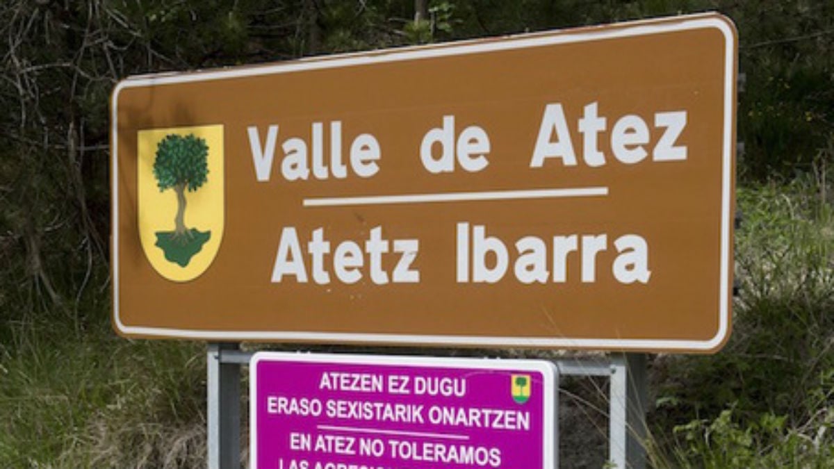 Rótulos de señalización en Navarra en los que a partir del decreto prevalecerá el euskera