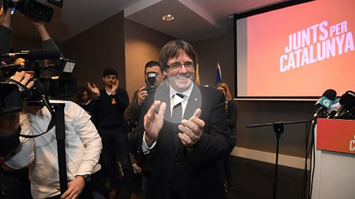 Puigdemont al entrar en el salón del hotel de Brujas donde se ha realizado la presentación de la lista electoral de Junts per Catalunya. Foto: AFP