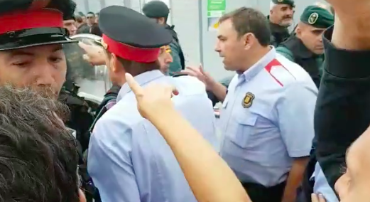 Mossos se encaran con la Guardia Civil en Castellgalí el 1-O