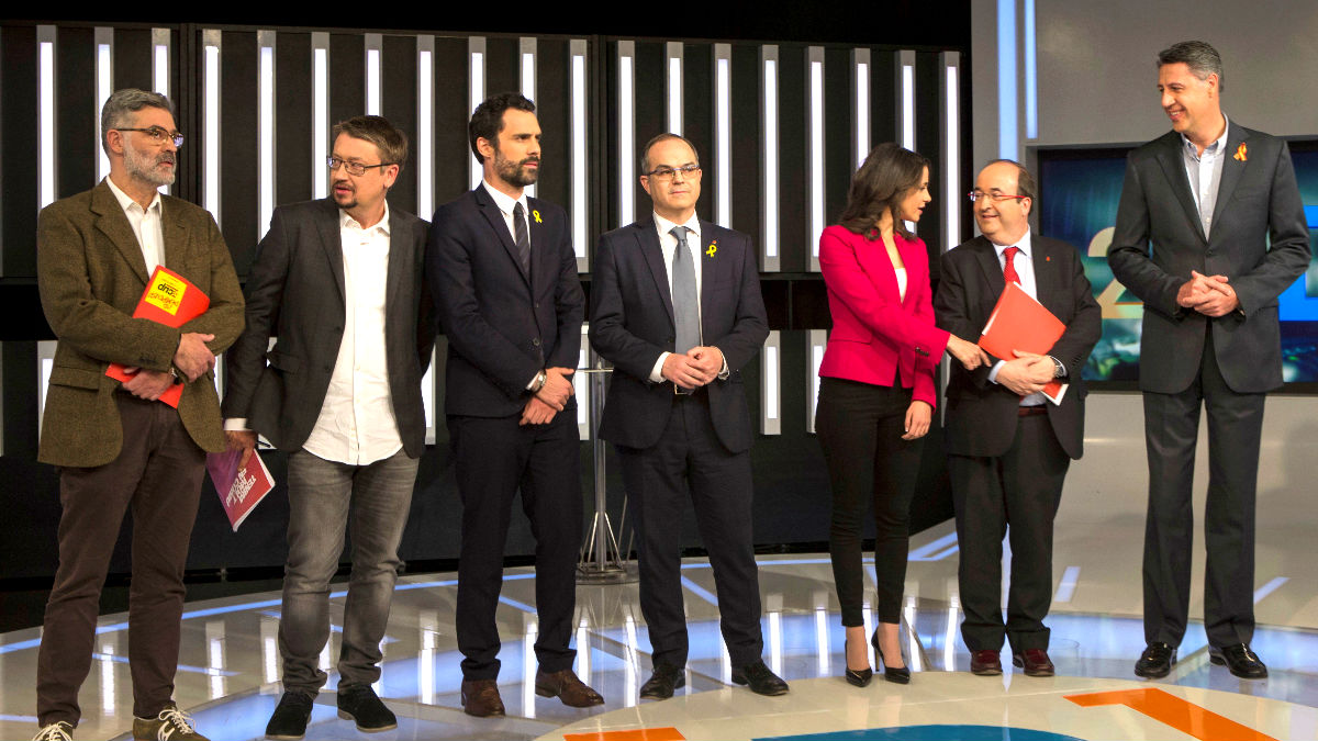 Imagen de los siete candidatos antes del debate de este jueves (Foto: Efe).