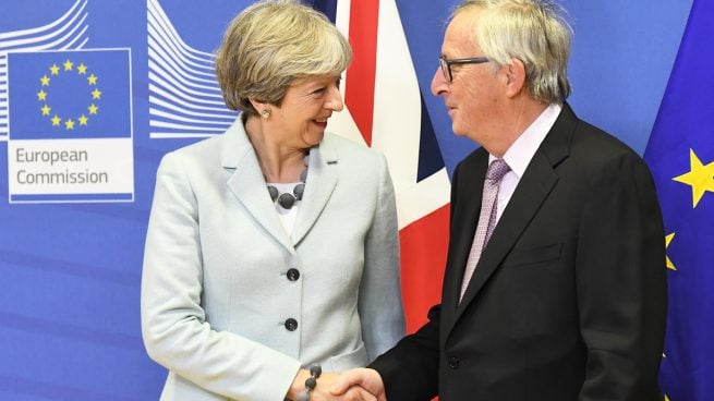 Theresa May y Jean-Claude Juncker