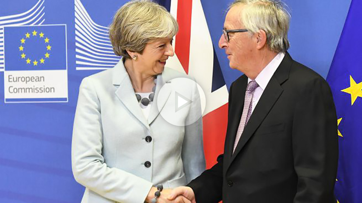 Theresa May y Jean-Claude Juncker. (Foto: AFP)