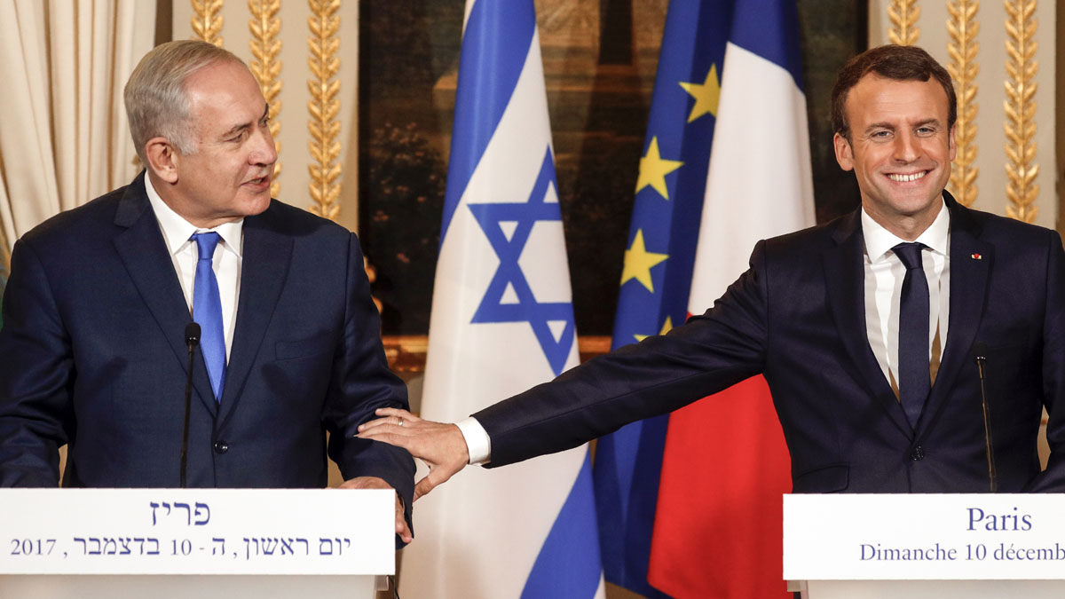 Benjamin Netanyahu y Emmanuel Macron (Foto: AFP)