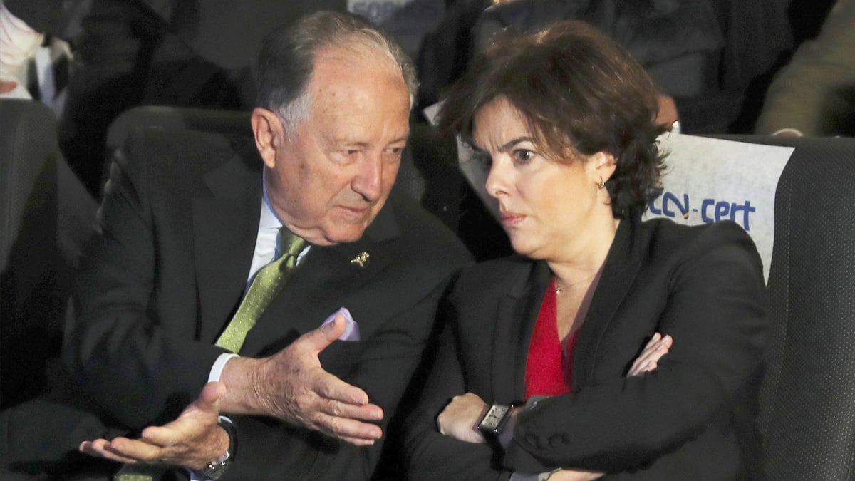 Félix Sanz Roldán y Soraya Sáenz de Santamaría. (Foto: EFE)