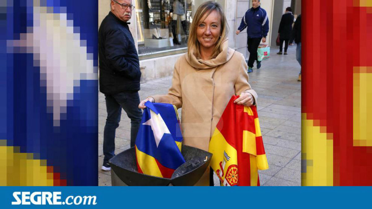 La candidata del PP en Lérida Marisa Xandri tirando una estelada a la basura en el diario ‘Segre’.