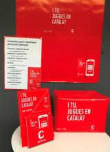 Distintivos de la campaña para 'jugar en catalán'