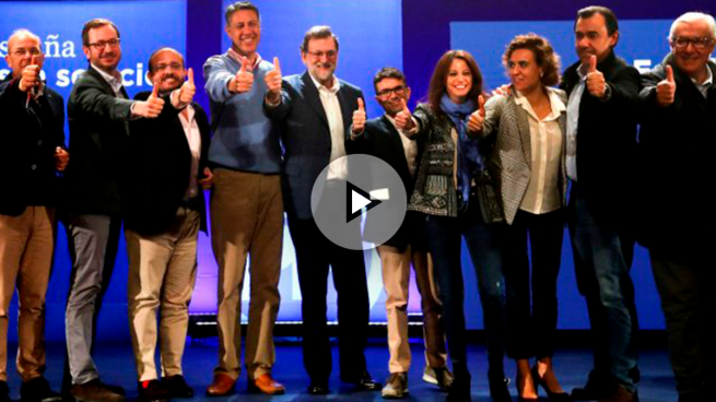 Dirigentes del PP, con Rajoy a la cabeza, en el acto de campaña de este domingo en Salou (Foto: Efe). ?>