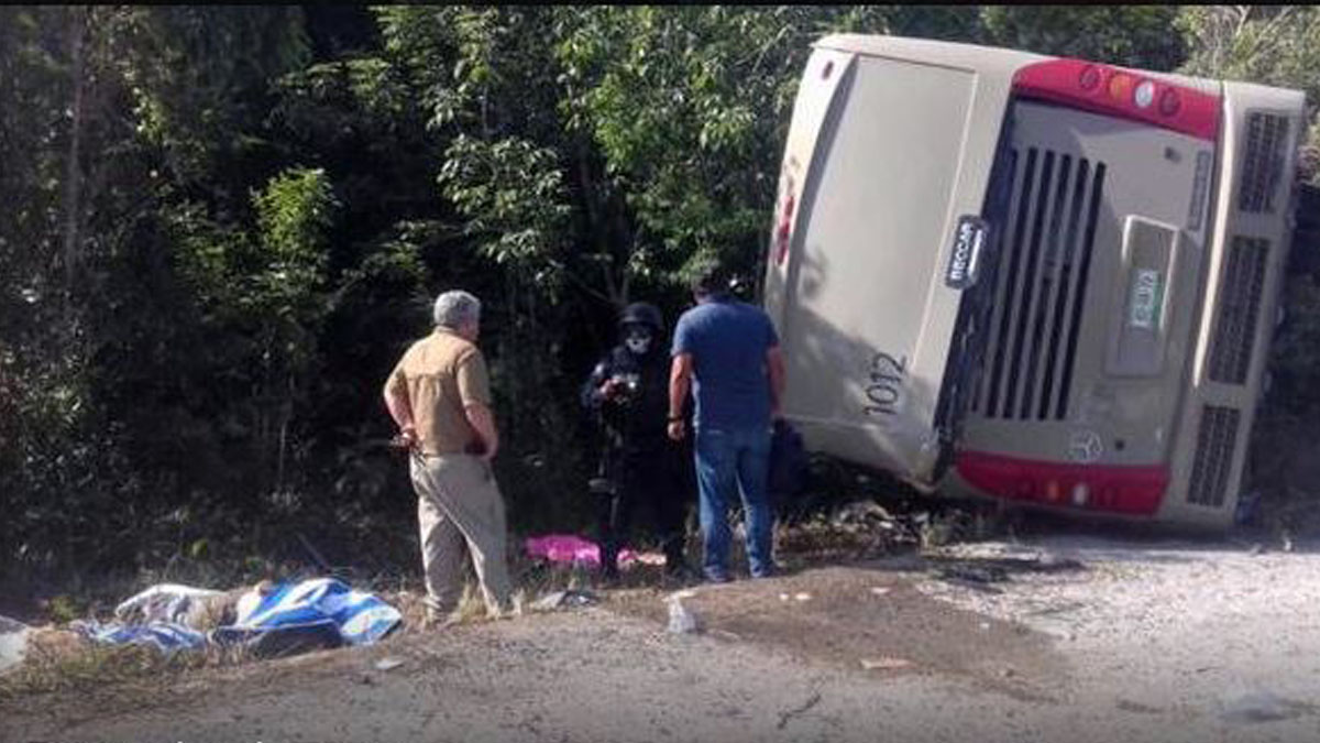 Autobús accidentado en México (Foto: TV Azteca)