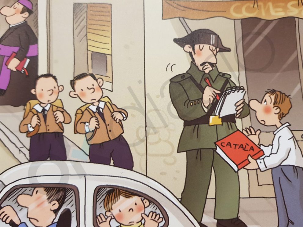 Un Guardia Civil multa a un niño por hablar catalán, según uno de los libros de la editorial La Galera.