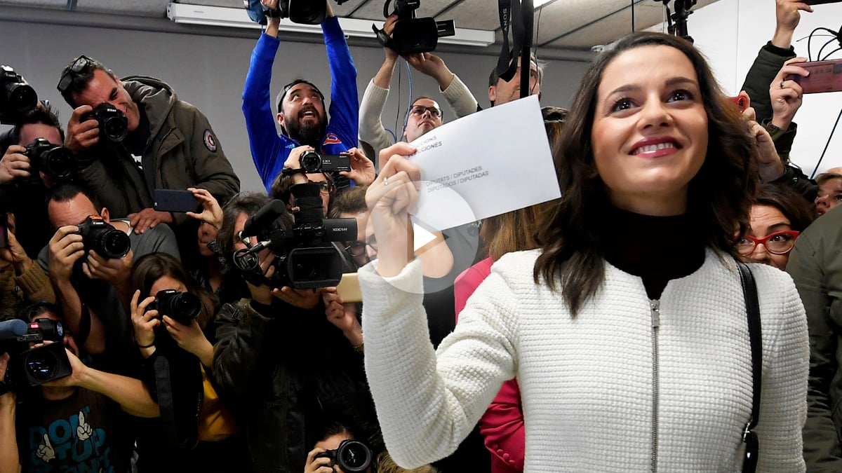 La candidata de C’s, Inés Arrimadas, vota en las elecciones del 21-D.