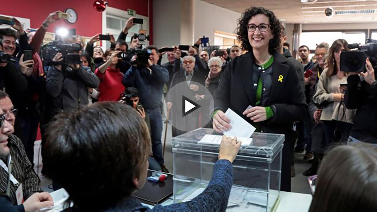 Marta Rovira vota en las elecciones catalanas del 21D. (Foto: EFE)